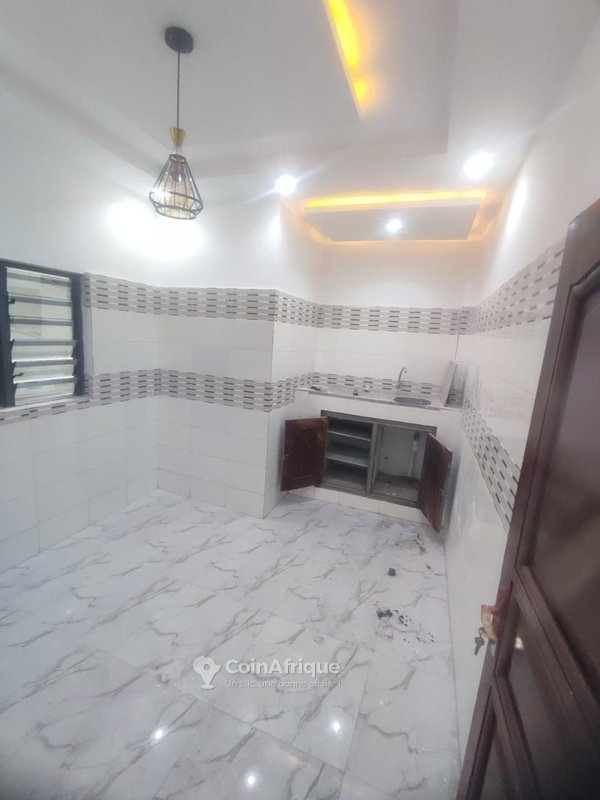 Appartement meublé d'une pièce avec climatisation et accès véhicule