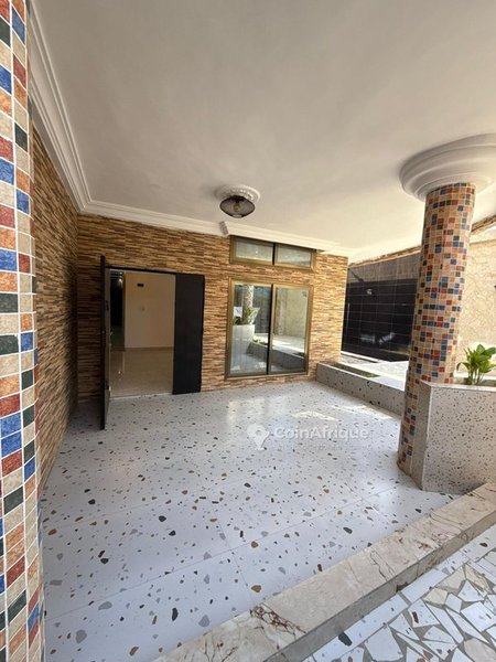 Appartement meublé de 4 pièces avec jacuzzi et terrasse spacieuse