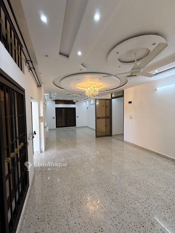 Appartement meublé de 4 pièces avec jacuzzi et terrasse spacieuse