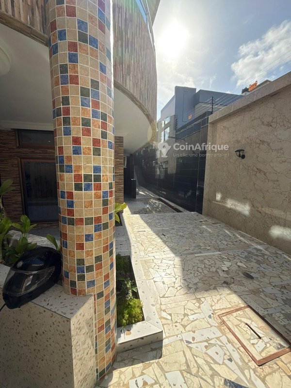Appartement meublé de 4 pièces avec jacuzzi et terrasse spacieuse