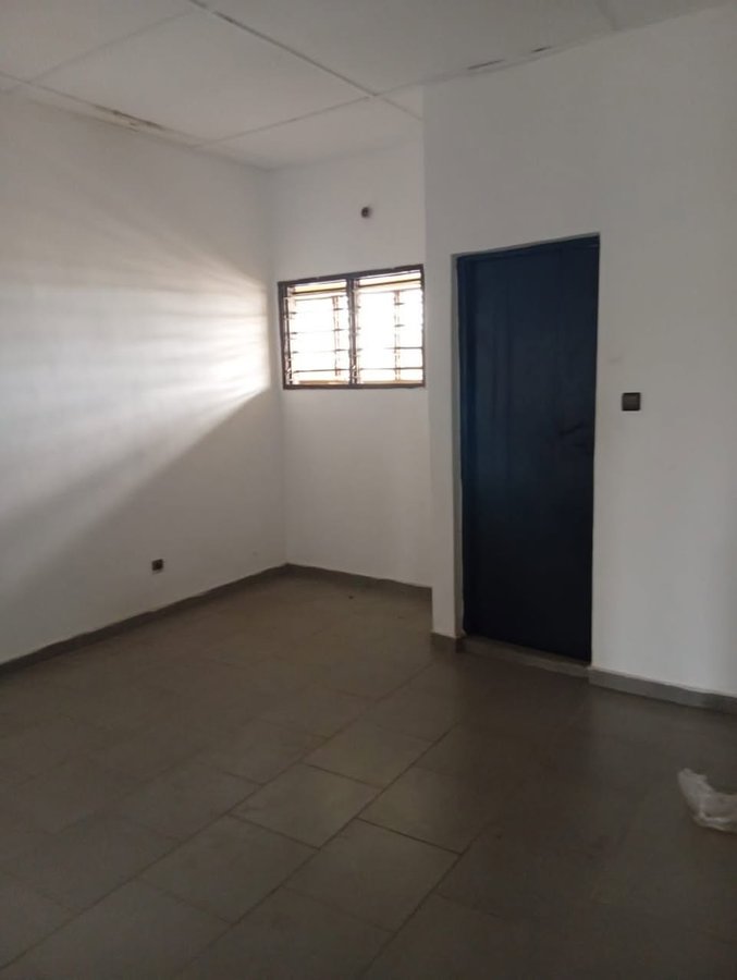 Appartement meublé 2 pièces avec balcon et douches privées par chambre