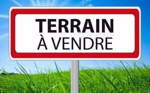 Terrain de 750 m² avec droit de recasement ancien et procédure de titre foncier engageable