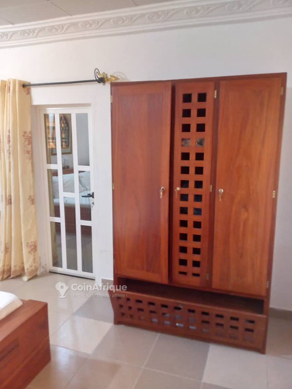 Appartement meublé de 3 pièces avec salon et salle à manger spacieux