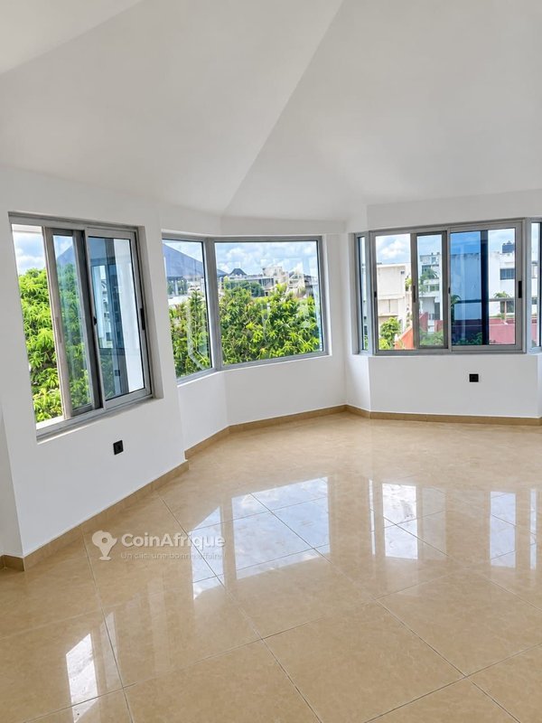 Appartement spacieux de 4 pièces avec vue sur mer et balcons