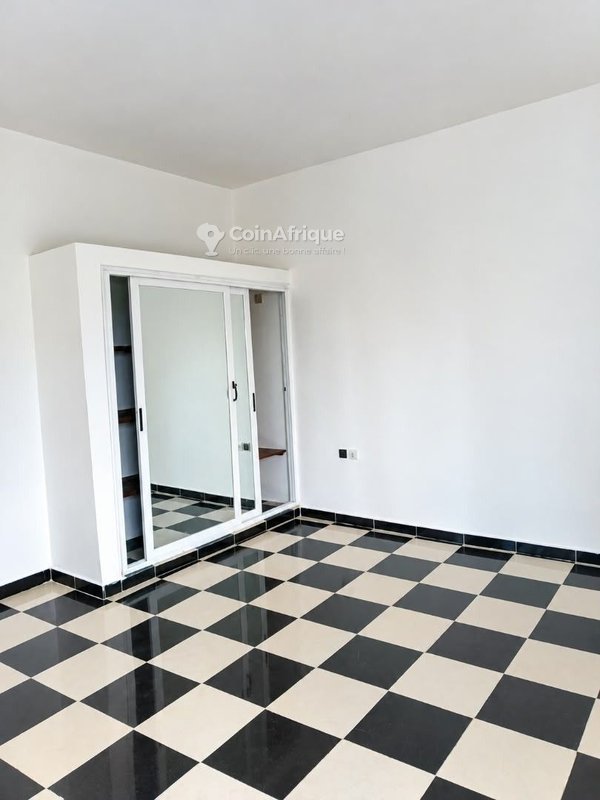 Appartement spacieux de 4 pièces avec vue sur mer et balcons