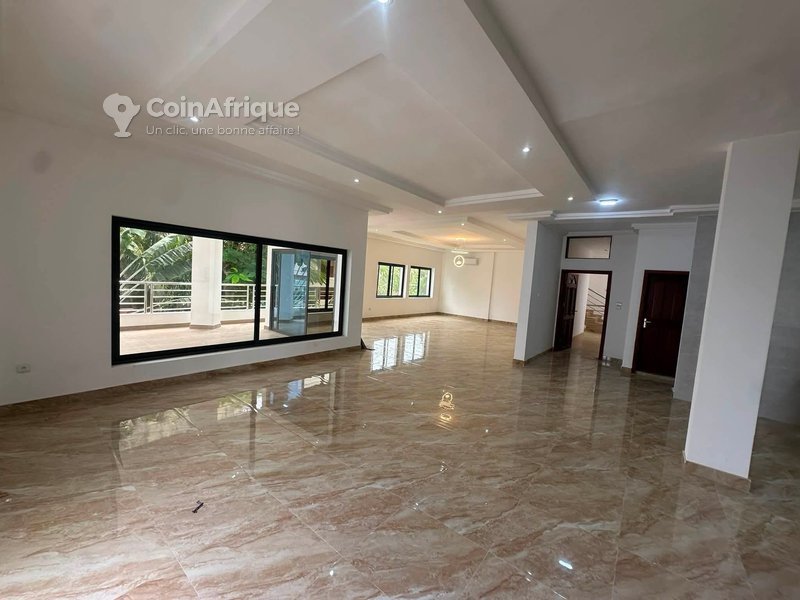 Appartement meublé de 3 pièces avec climatisation et terrasse privative