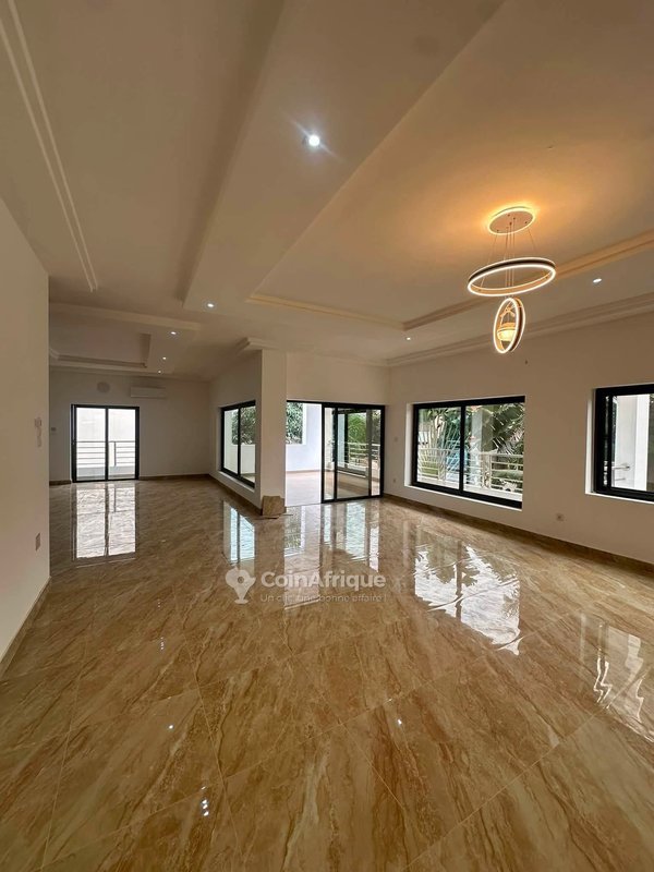Appartement meublé de 3 pièces avec climatisation et terrasse privative
