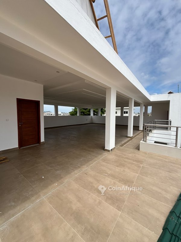 Appartement meublé de 3 pièces avec climatisation et terrasse privative