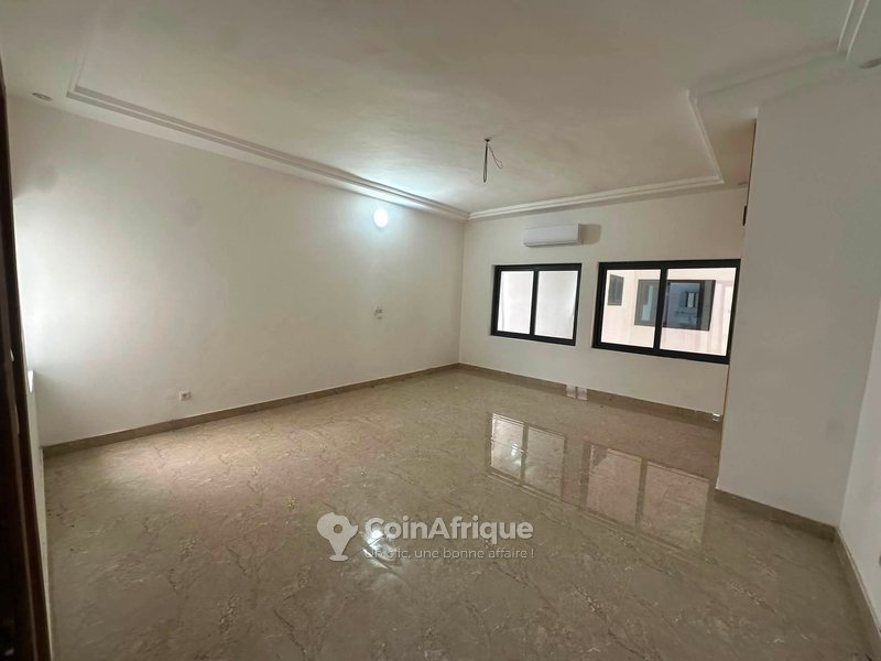 Appartement meublé de 3 pièces avec climatisation et terrasse privative