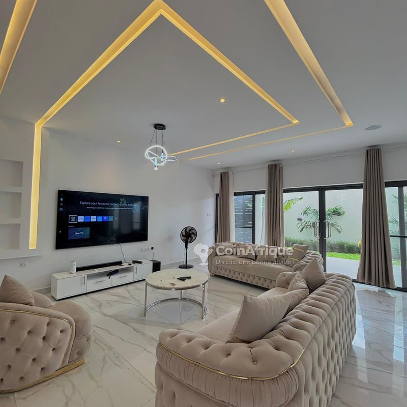 Villa duplex de 3 chambres avec climatisation et garage sécurisé