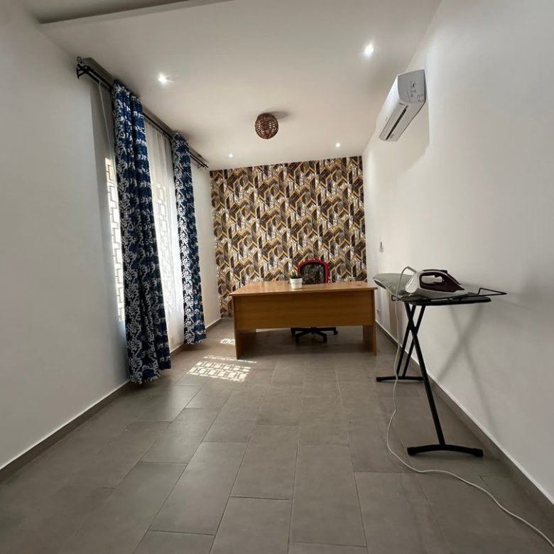 Villa duplex meublée de 4 pièces avec jardin et climatisation