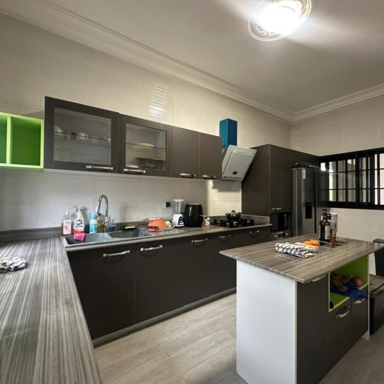 Villa moderne meublée avec 4 chambres et titre foncier