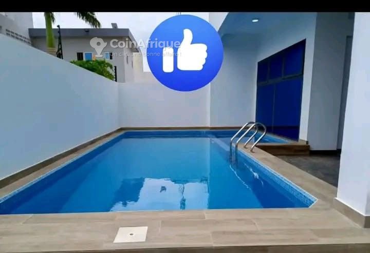 Villa luxueuse de 4 pièces avec piscine et jardin spacieux
