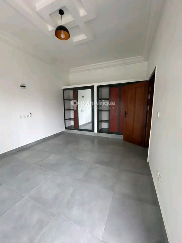 Villa luxueuse de 4 pièces avec piscine et jardin spacieux