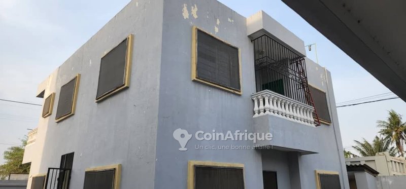 Villa luxueuse de 8 pièces avec 6 chambres et emplacement privilégié en angle de rue