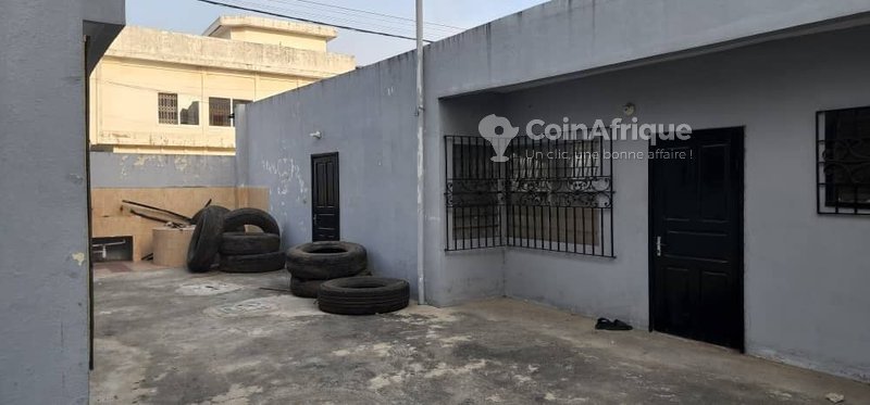 Villa luxueuse de 8 pièces avec 6 chambres et emplacement privilégié en angle de rue