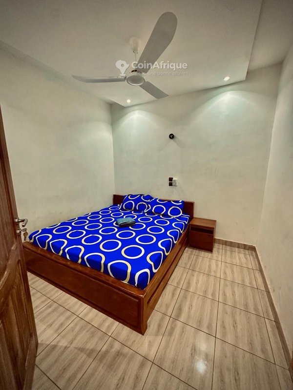 Appartement meublé de 2 pièces avec salon et salles de bain modernes