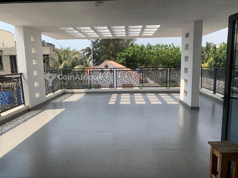 Villa contemporaine R+2 avec titre foncier personnel et proximité de la plage