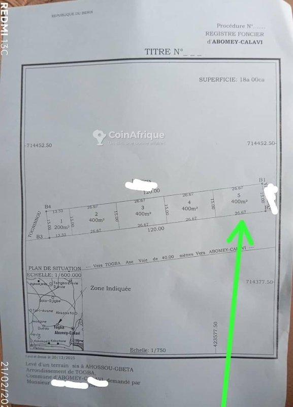 Terrain constructible de 400 m² en bordure de goudron, idéal pour projets immobiliers
