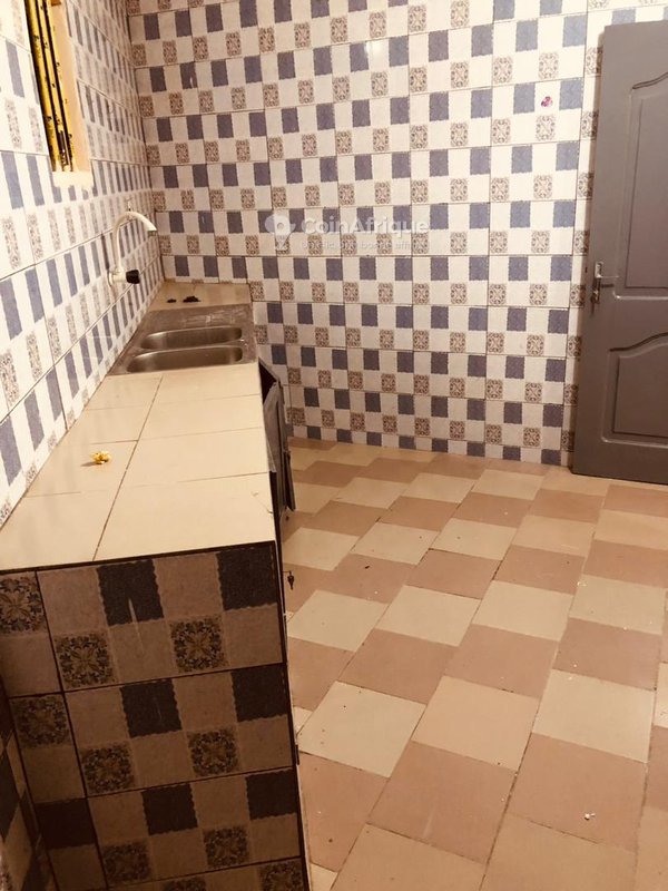 Chambre-salon hyper vaste avec douche séparée et brasseur