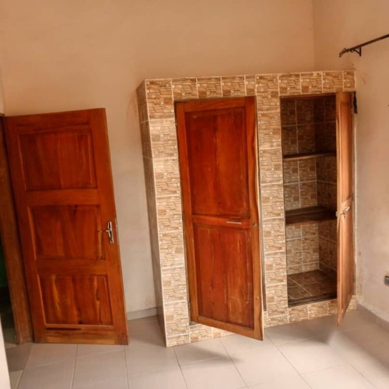 Villa luxueuse de 4 chambres avec fondation R+2 et vastes espaces extérieurs