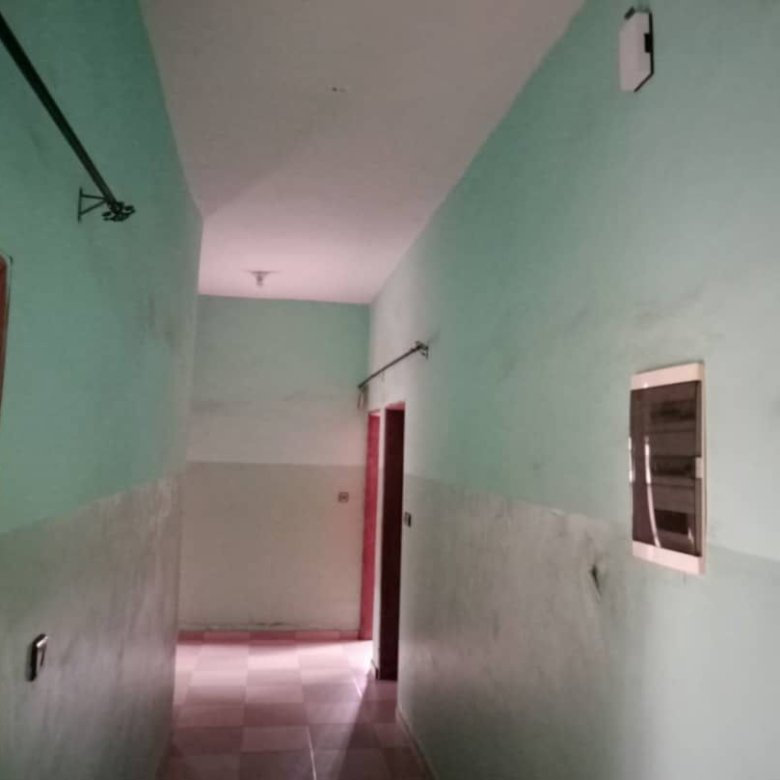 Villa luxueuse de 4 chambres avec fondation R+2 et vastes espaces extérieurs