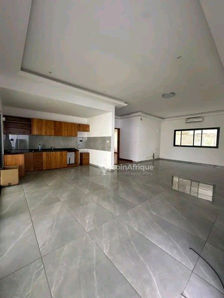 Appartement de 2 pièces avec climatisation, jardin et terrasse privée