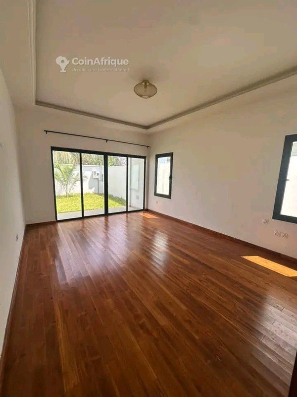 Appartement de 2 pièces avec climatisation, jardin et terrasse privée