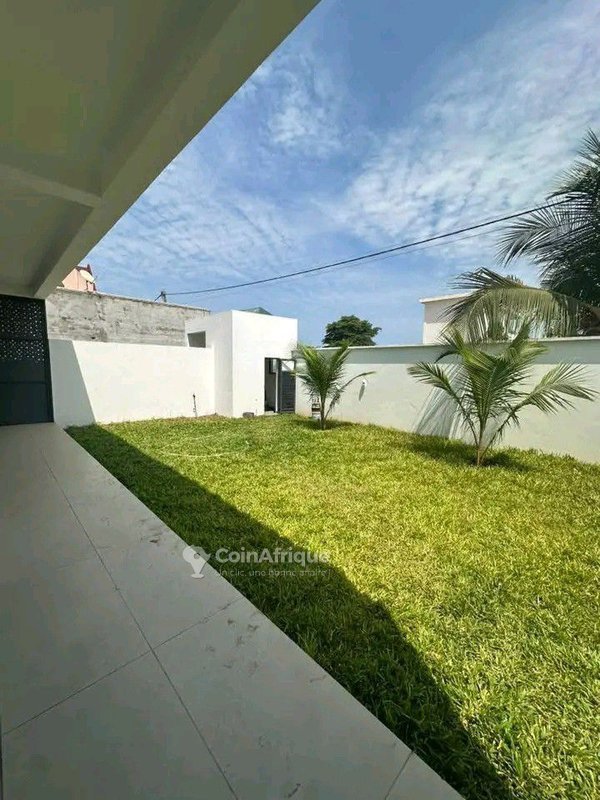 Appartement de 2 pièces avec climatisation, jardin et terrasse privée