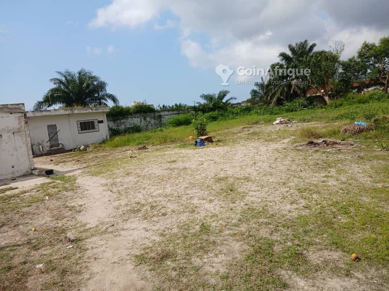 Terrain de 7618 m² avec titre foncier global dans un domaine sécurisé