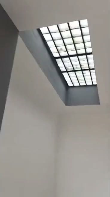 Appartement spacieux de 4 pièces avec balcon et proximité des commodités