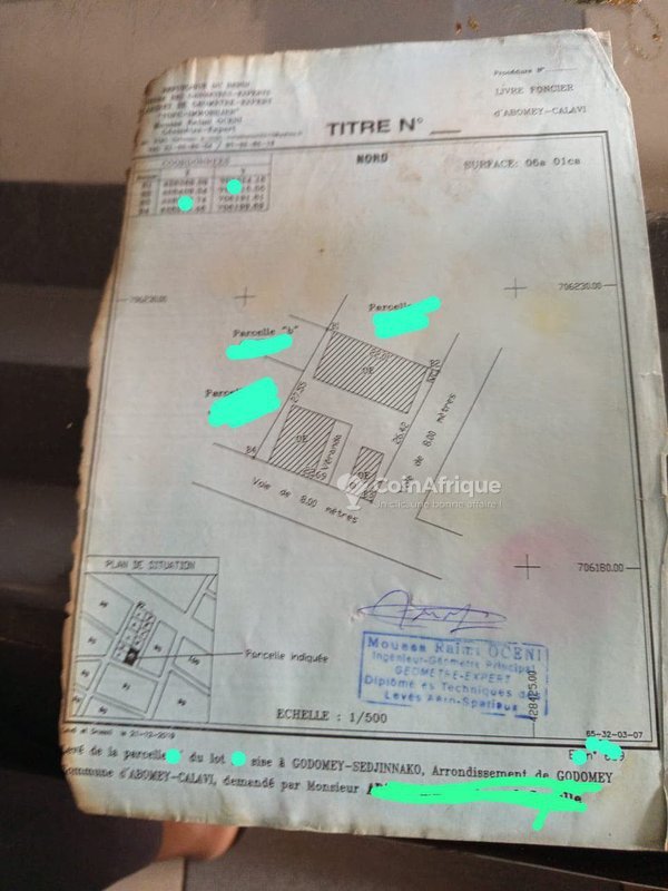 Terrain spacieux de 807 m² avec titre foncier personnel en angle de rue