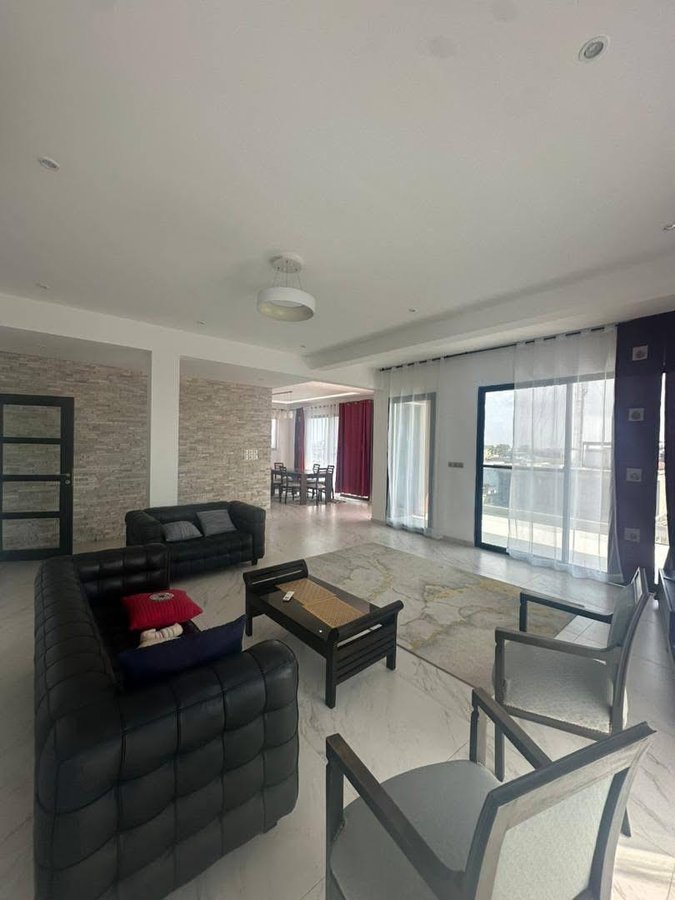 Appartement meublé 3 pièces avec grande terrasse et vue sur mer