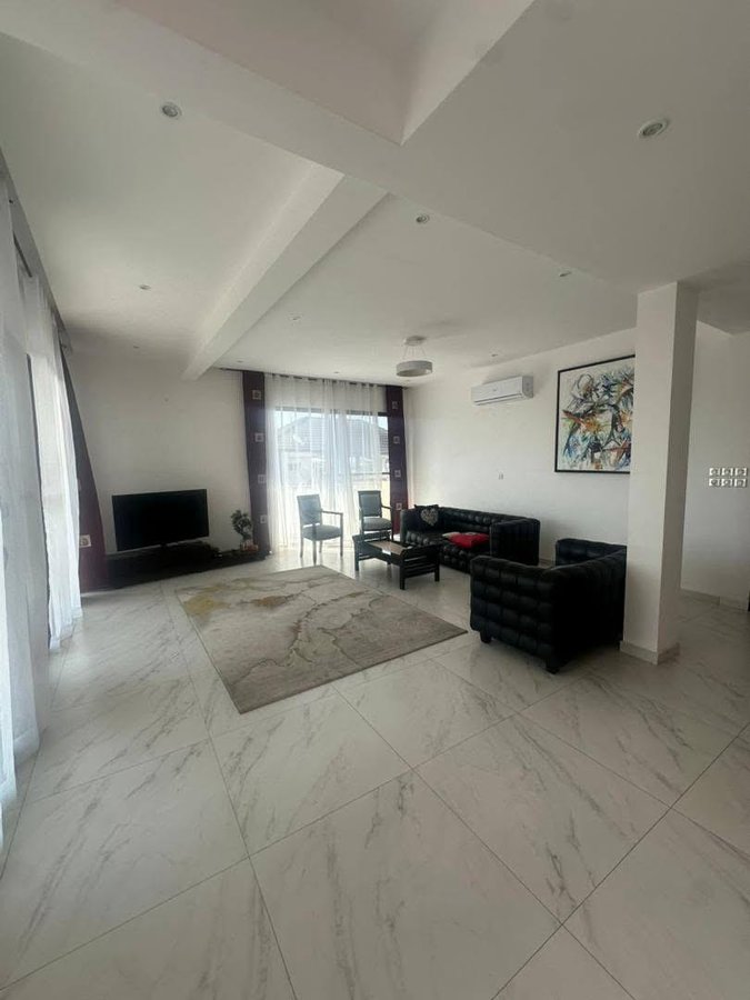 Appartement meublé 3 pièces avec grande terrasse et vue sur mer