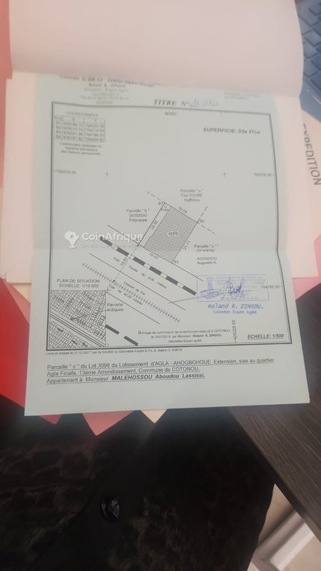 Immeuble locatif R+1 avec 6 pièces, titre foncier personnel et boutiques intégrées