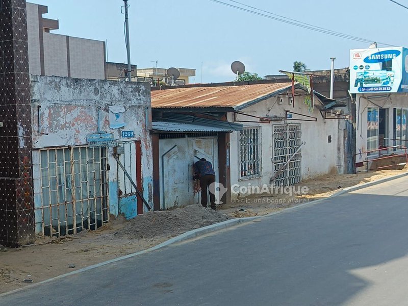 Terrain constructible de 412 m² avec papiers légaux et accès goudronné