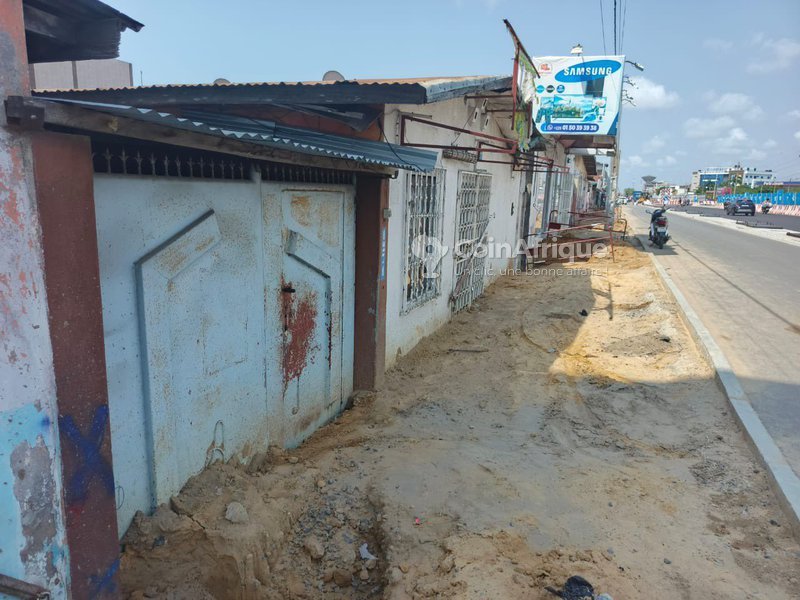 Terrain constructible de 412 m² avec papiers légaux et accès goudronné