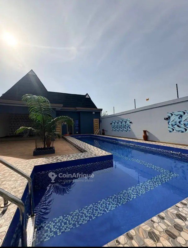 Villa luxueuse de 3 pièces avec piscine privée et espaces de détente