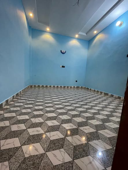 Appartement neuf d'une pièce avec équipements modernes et accès véhicule