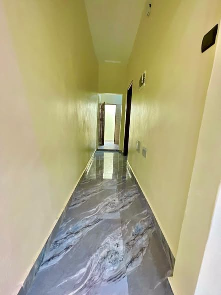 Appartement neuf d'une pièce avec équipements modernes et accès véhicule