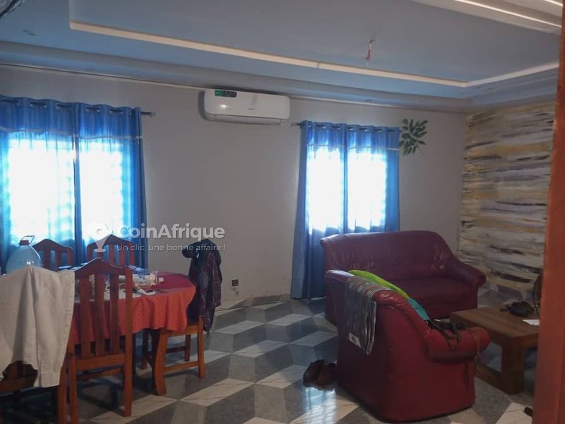 Villa luxueuse de 5 pièces avec documents complets et emplacement privilégié