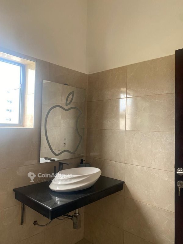 Appartement meublé de 2 pièces avec commodités modernes et services gratuits