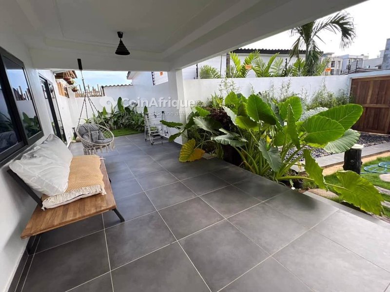 Villa luxueuse de 3 pièces avec jardin et climatisation