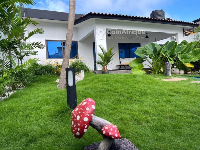Villa luxueuse de 3 pièces avec jardin et climatisation