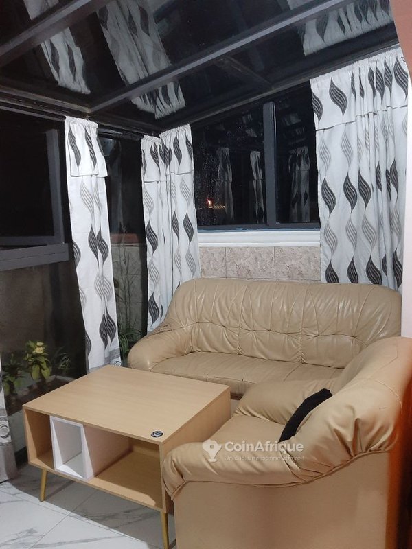 Appartement meublé d'une pièce avec solarium privé