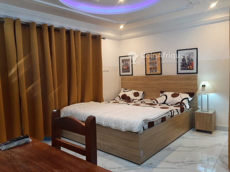 Appartement meublé d'une pièce avec solarium privé