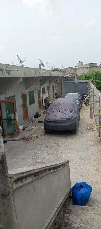 Villa luxueuse de 6 pièces avec titre foncier en cours et proximité immédiate du goudron