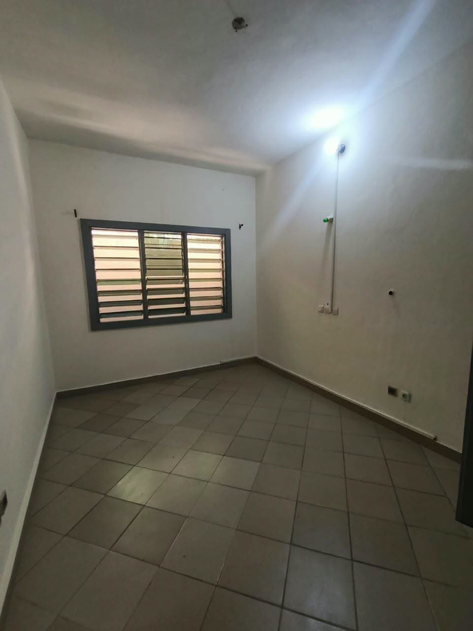 Maison de 3 pièces avec garage, terrasse et arrière-cour aménagée