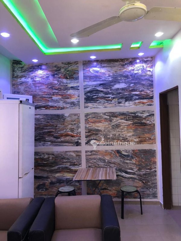 Appartement meublé d'une pièce avec climatisation et équipements haut de gamme