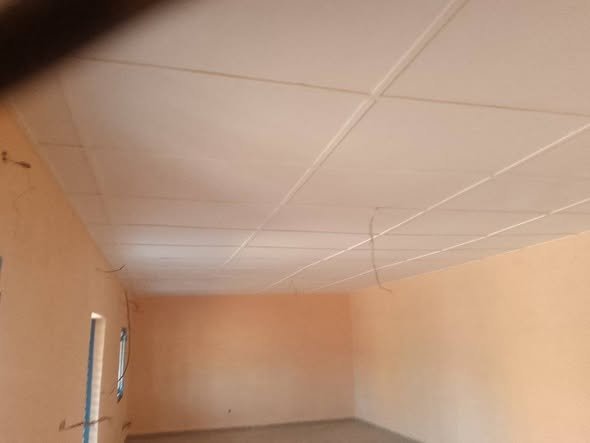 Magasin neuf en location avec accès privilégié aux services publics